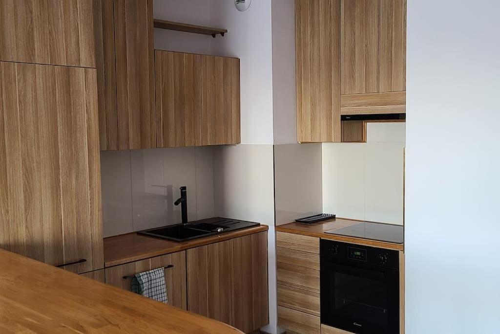 Wellsituated 1 Bedroom Condo In Warsaw Freeparking Екстериор снимка