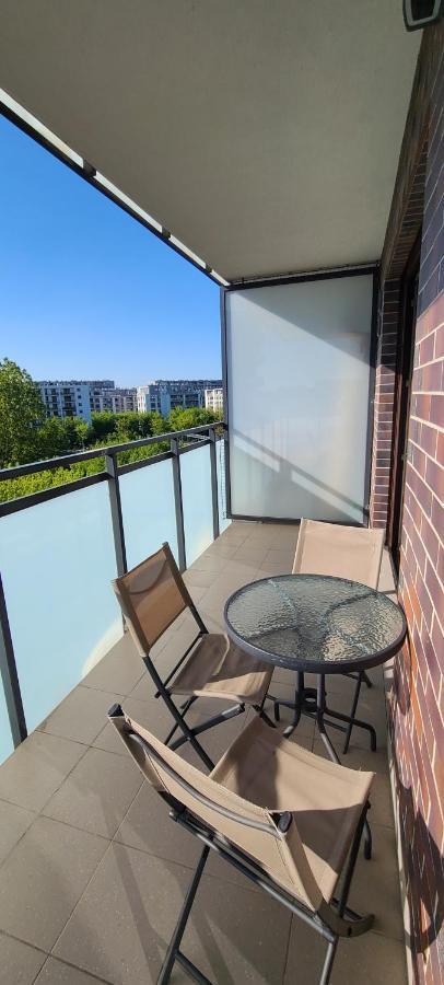 Wellsituated 1 Bedroom Condo In Warsaw Freeparking Екстериор снимка